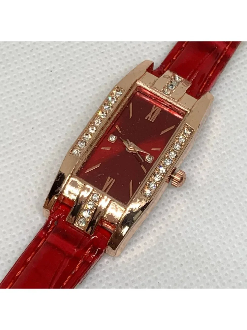 Women’s quartz watch rose gold tone 19mm rhinestones red dial leather running